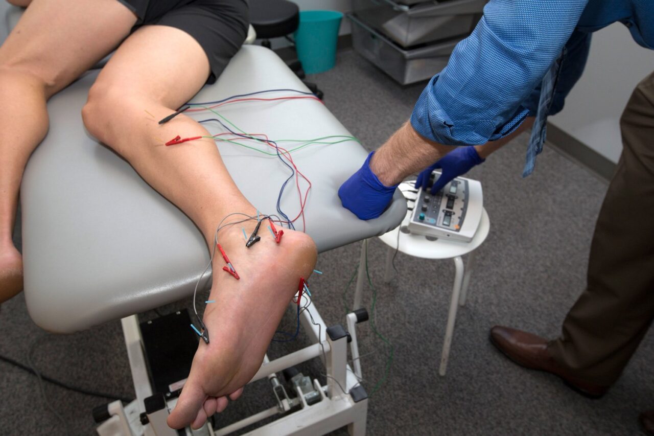 https://www.mendcolorado.com/wp-content/uploads/2022/10/Boulder-Lafayette-Dry-Needling-Treatment-Physical-Therapy-1280x853.jpeg